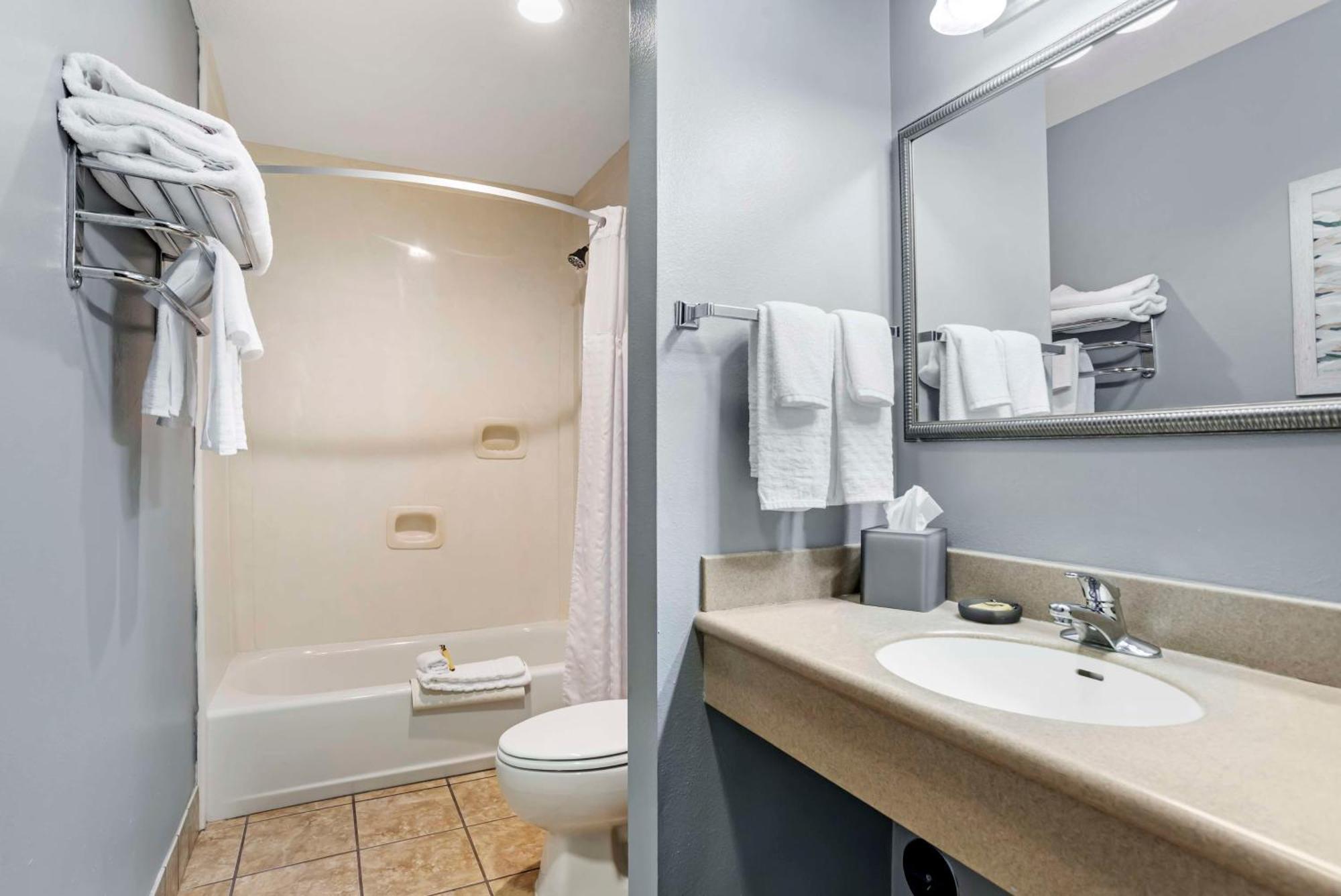 Best Western Plus Two Rivers Hotel & Suites Demopolis Exterior photo