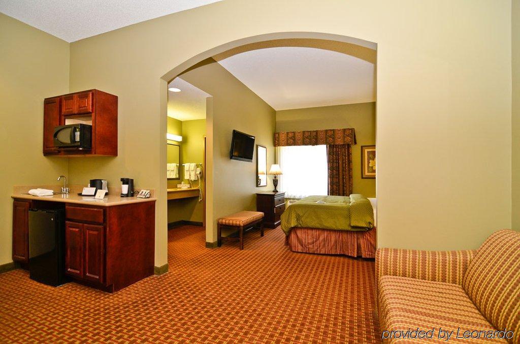 Best Western Plus Two Rivers Hotel & Suites Demopolis Room photo